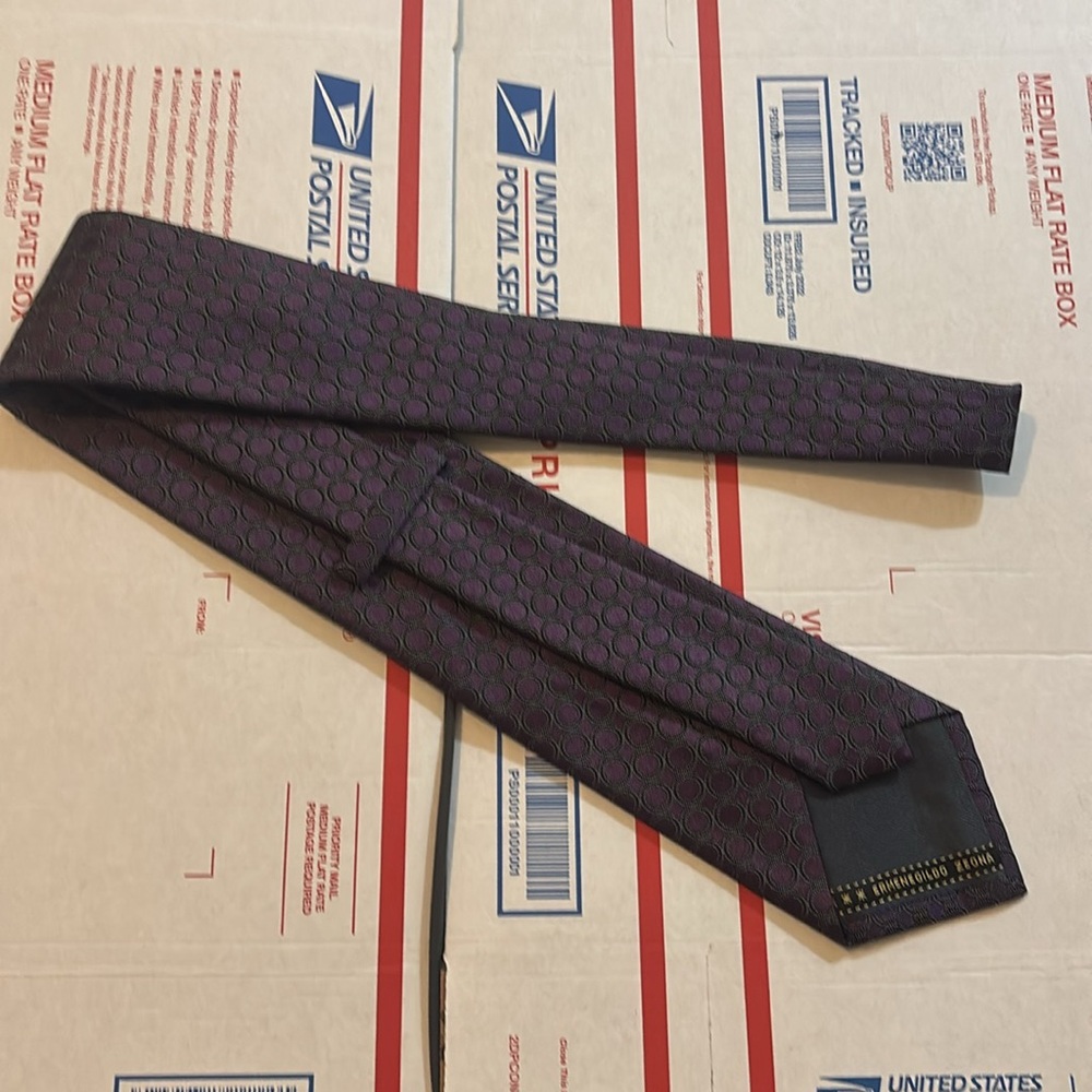 Ermenegildo Zegna TIE DEEP PURPLE WITH CIRCLE DESIGN👔👔👔